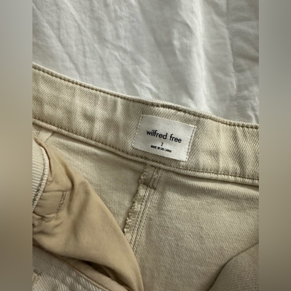 Aritzia cargo Wilfred pants size 2 run big - Picture 4 of 5
